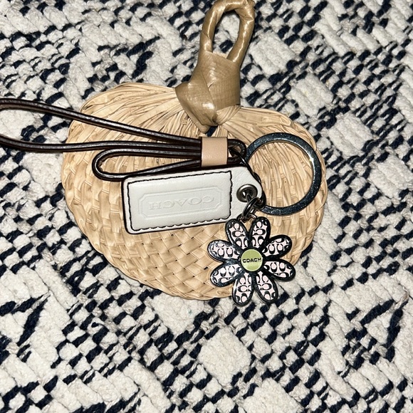 Coach Daisy Flower Keychain - Picture 3 of 3